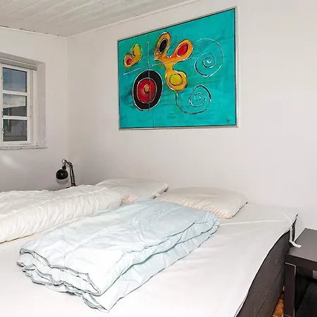 6 Person In Logstor-by Traum *